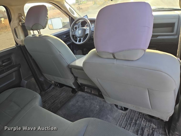 image for item ES2660 2016 RAM 3500HD Crew Cab pickup truck