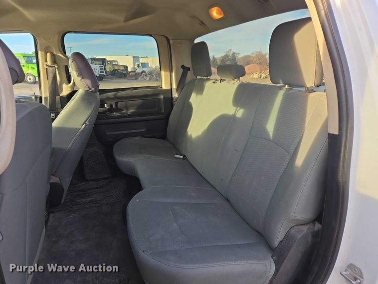 image for item ES2660 2016 RAM 3500HD Crew Cab pickup truck