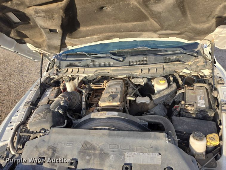 image for item ES2660 2016 RAM 3500HD Crew Cab pickup truck