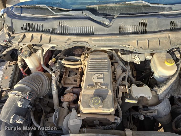 image for item ES2660 2016 RAM 3500HD Crew Cab pickup truck