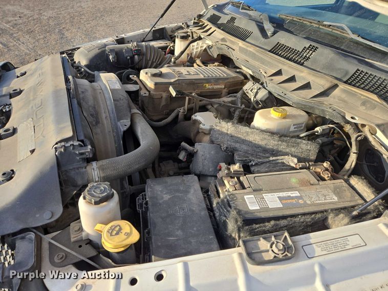 image for item ES2660 2016 RAM 3500HD Crew Cab pickup truck