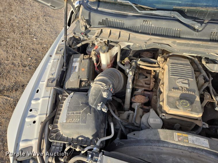 image for item ES2660 2016 RAM 3500HD Crew Cab pickup truck