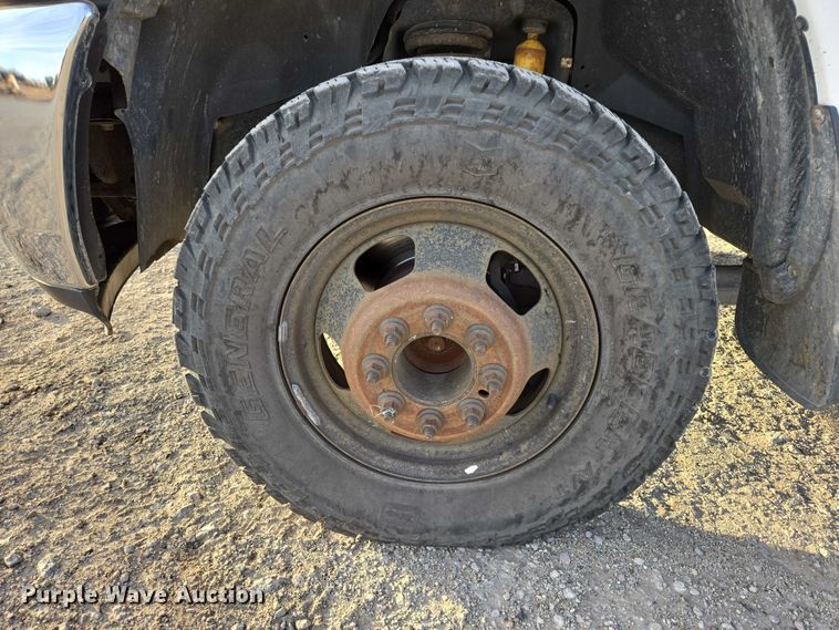 image for item ES2660 2016 RAM 3500HD Crew Cab pickup truck