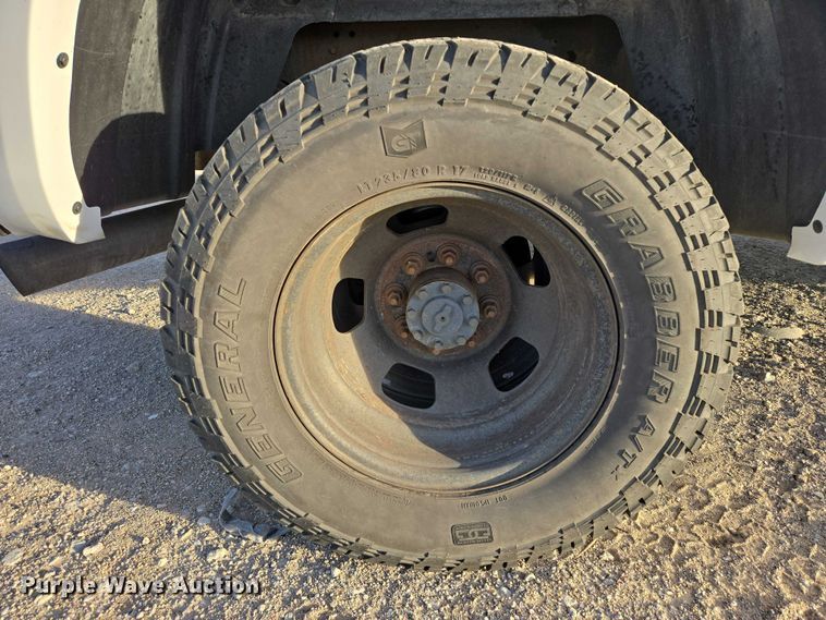 image for item ES2660 2016 RAM 3500HD Crew Cab pickup truck