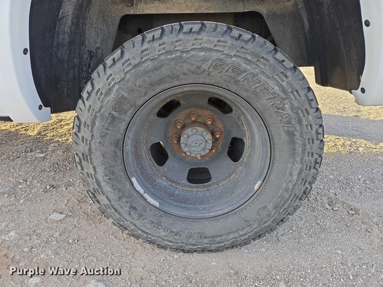 image for item ES2660 2016 RAM 3500HD Crew Cab pickup truck