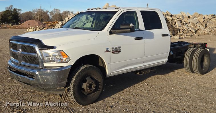 image for item ES2661 2018 RAM 3500HD Crew Cab truck cab and chassis