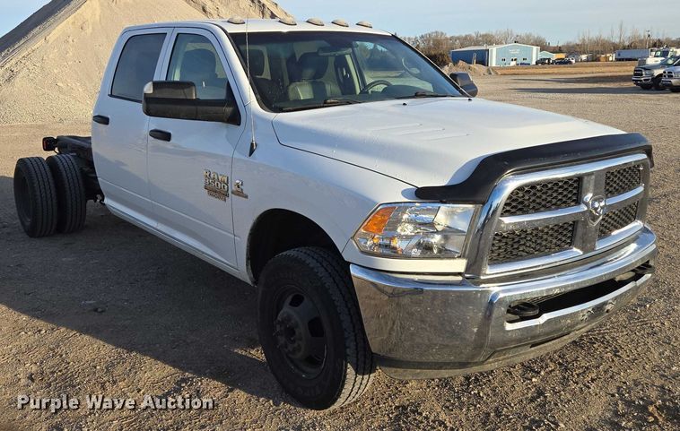 image for item ES2661 2018 RAM 3500HD Crew Cab truck cab and chassis