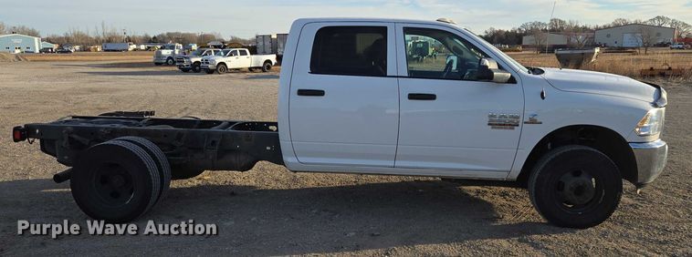 image for item ES2661 2018 RAM 3500HD Crew Cab truck cab and chassis