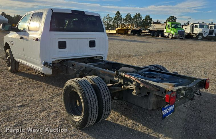 image for item ES2661 2018 RAM 3500HD Crew Cab truck cab and chassis