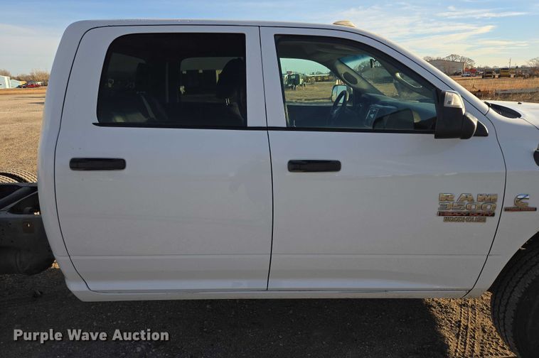 image for item ES2661 2018 RAM 3500HD Crew Cab truck cab and chassis
