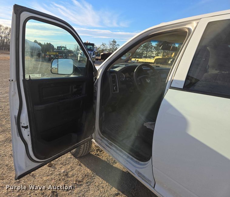 image for item ES2661 2018 RAM 3500HD Crew Cab truck cab and chassis