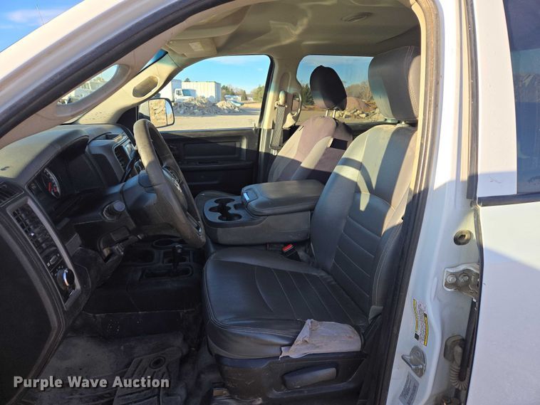 image for item ES2661 2018 RAM 3500HD Crew Cab truck cab and chassis