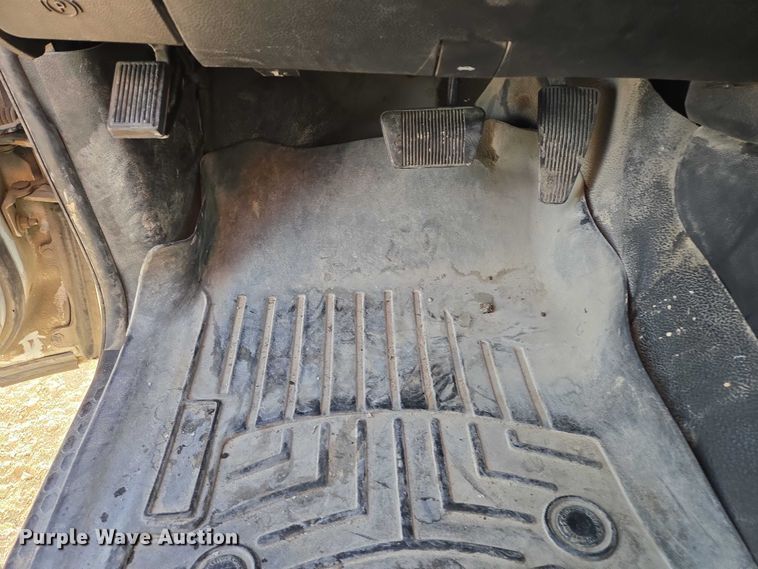 image for item ES2661 2018 RAM 3500HD Crew Cab truck cab and chassis