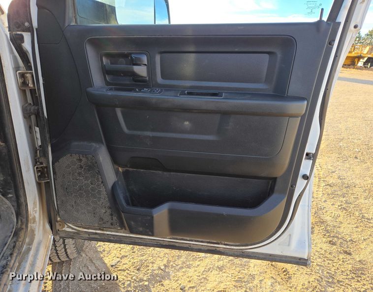 image for item ES2661 2018 RAM 3500HD Crew Cab truck cab and chassis