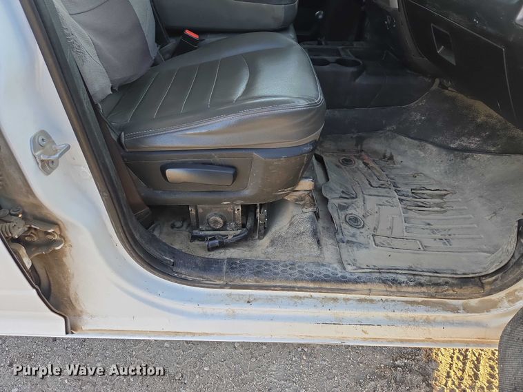 image for item ES2661 2018 RAM 3500HD Crew Cab truck cab and chassis