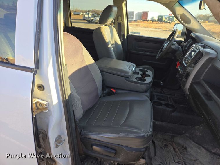 image for item ES2661 2018 RAM 3500HD Crew Cab truck cab and chassis