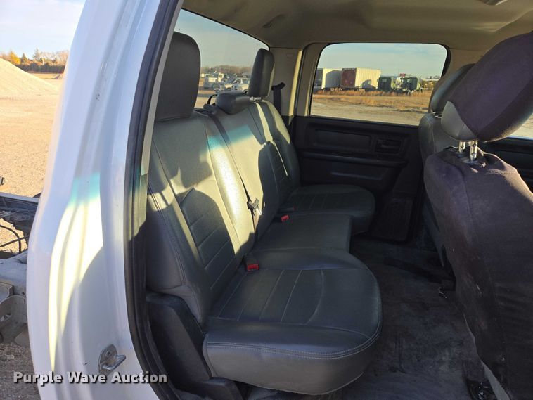 image for item ES2661 2018 RAM 3500HD Crew Cab truck cab and chassis