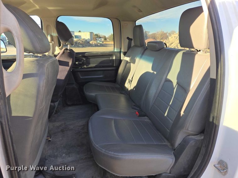 image for item ES2661 2018 RAM 3500HD Crew Cab truck cab and chassis