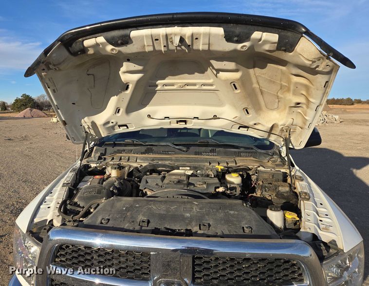 image for item ES2661 2018 RAM 3500HD Crew Cab truck cab and chassis