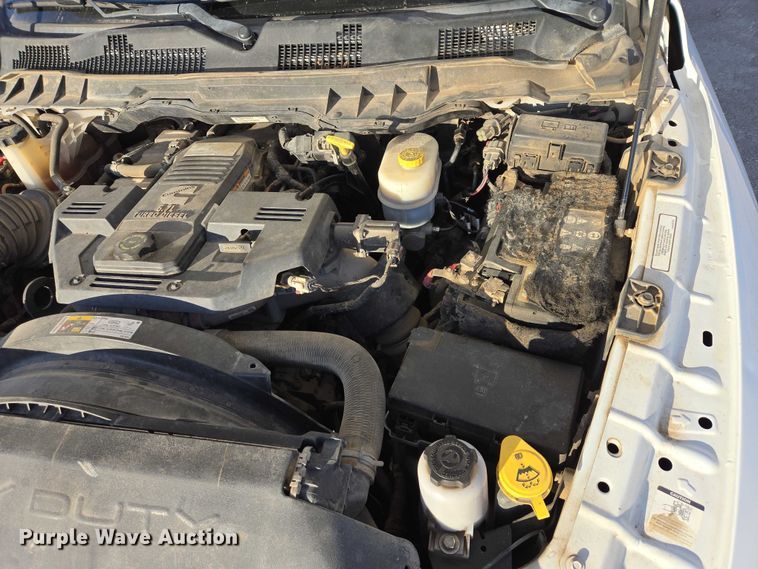 image for item ES2661 2018 RAM 3500HD Crew Cab truck cab and chassis