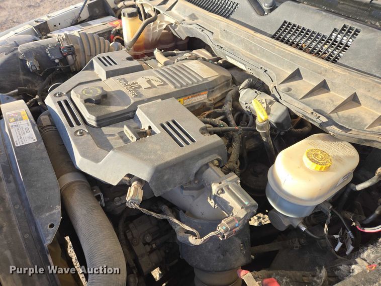 image for item ES2661 2018 RAM 3500HD Crew Cab truck cab and chassis