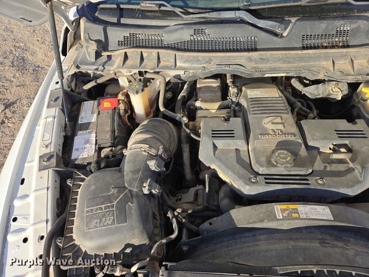 image for item ES2661 2018 RAM 3500HD Crew Cab truck cab and chassis