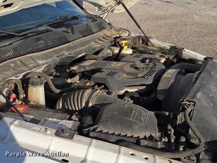 image for item ES2661 2018 RAM 3500HD Crew Cab truck cab and chassis