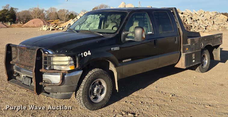 image for item ES2662 2004 Ford F350  Super Duty Crew Cab flatbed truck