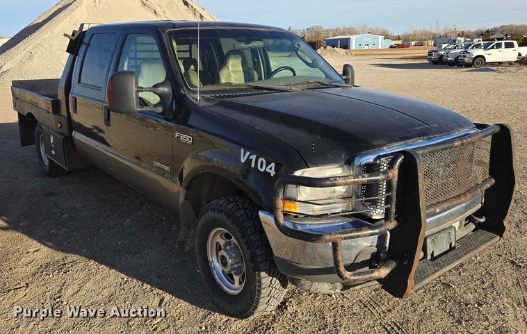 image for item ES2662 2004 Ford F350  Super Duty Crew Cab flatbed truck