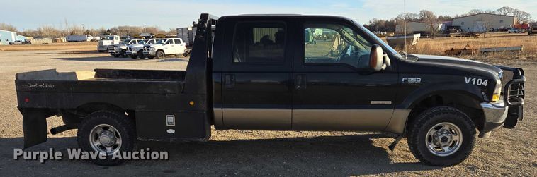 image for item ES2662 2004 Ford F350  Super Duty Crew Cab flatbed truck