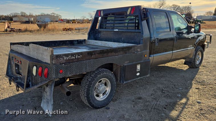 image for item ES2662 2004 Ford F350  Super Duty Crew Cab flatbed truck