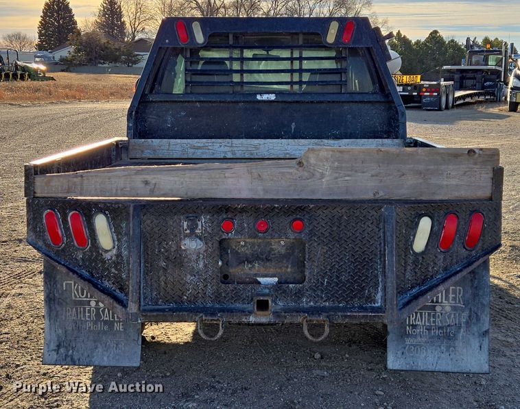 image for item ES2662 2004 Ford F350  Super Duty Crew Cab flatbed truck