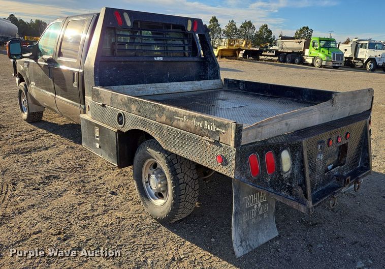 image for item ES2662 2004 Ford F350  Super Duty Crew Cab flatbed truck