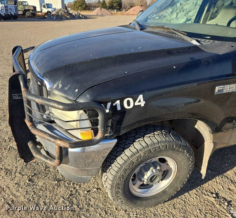 image for item ES2662 2004 Ford F350  Super Duty Crew Cab flatbed truck