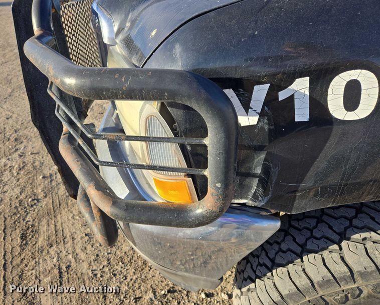 image for item ES2662 2004 Ford F350  Super Duty Crew Cab flatbed truck