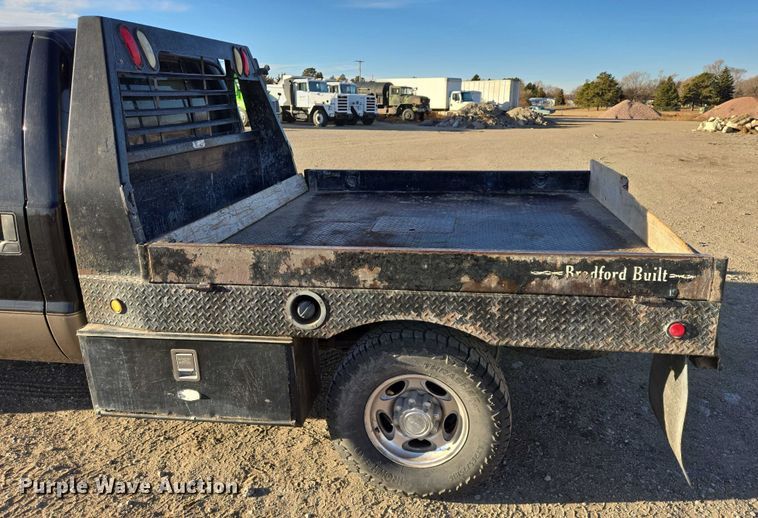 image for item ES2662 2004 Ford F350  Super Duty Crew Cab flatbed truck