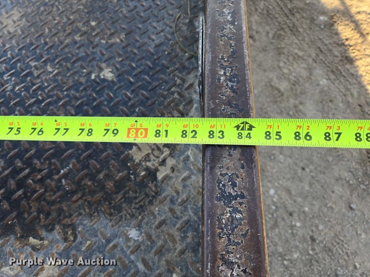 image for item ES2662 2004 Ford F350  Super Duty Crew Cab flatbed truck