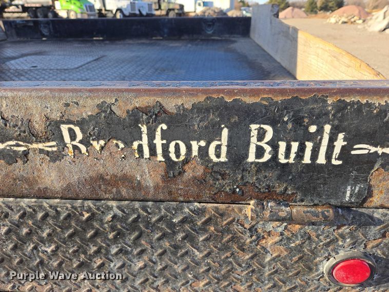 image for item ES2662 2004 Ford F350  Super Duty Crew Cab flatbed truck