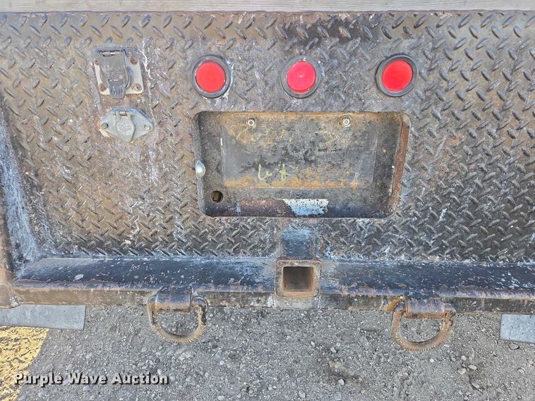 image for item ES2662 2004 Ford F350  Super Duty Crew Cab flatbed truck