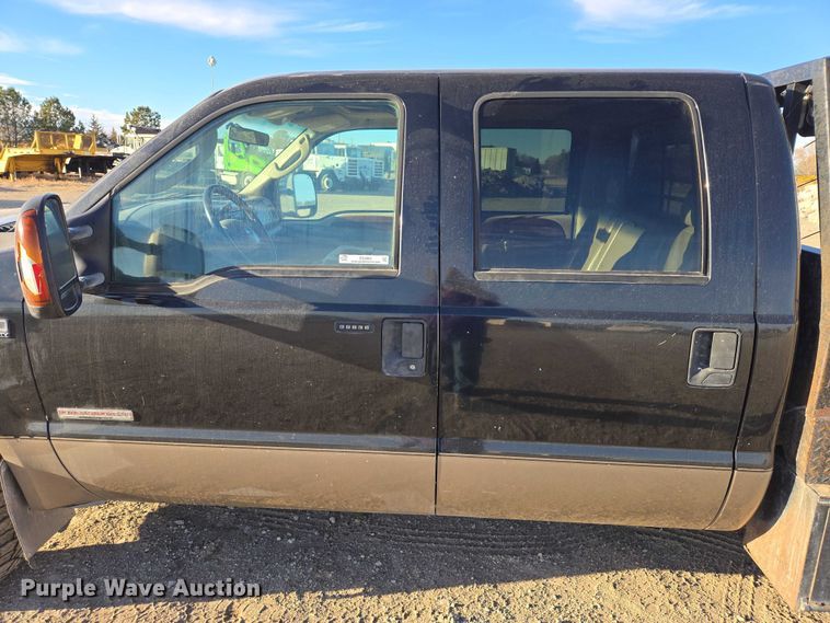 image for item ES2662 2004 Ford F350  Super Duty Crew Cab flatbed truck