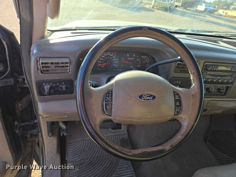 image for item ES2662 2004 Ford F350  Super Duty Crew Cab flatbed truck