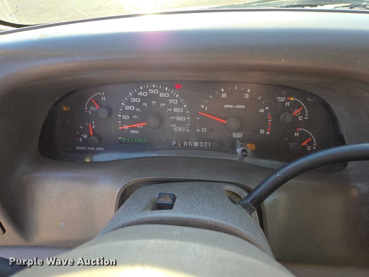 image for item ES2662 2004 Ford F350  Super Duty Crew Cab flatbed truck