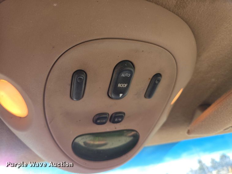 image for item ES2662 2004 Ford F350  Super Duty Crew Cab flatbed truck