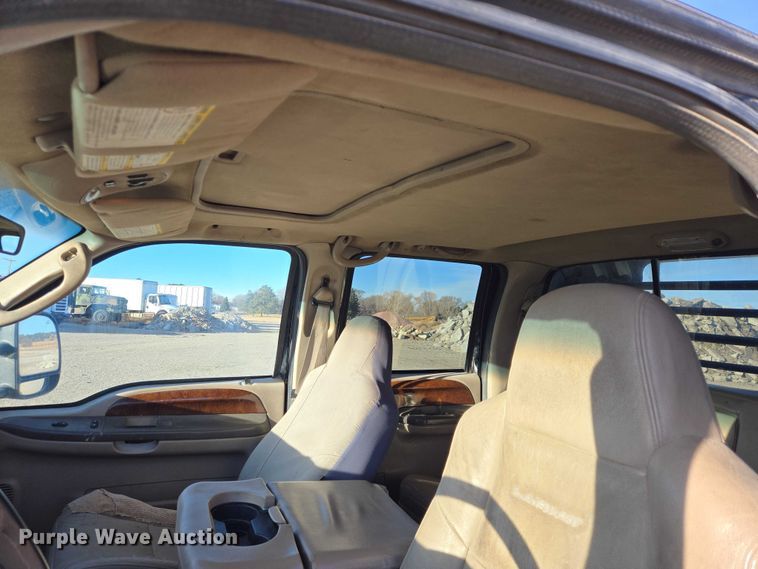 image for item ES2662 2004 Ford F350  Super Duty Crew Cab flatbed truck