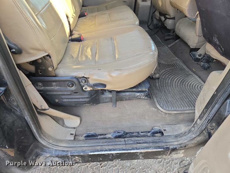 image for item ES2662 2004 Ford F350  Super Duty Crew Cab flatbed truck