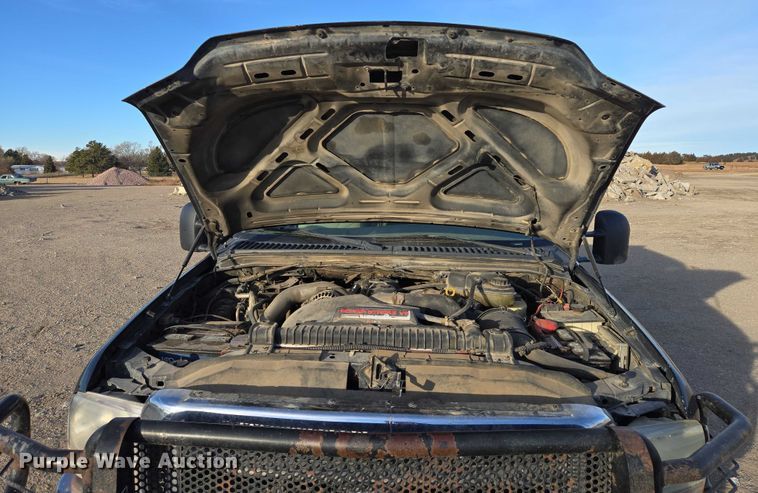 image for item ES2662 2004 Ford F350  Super Duty Crew Cab flatbed truck