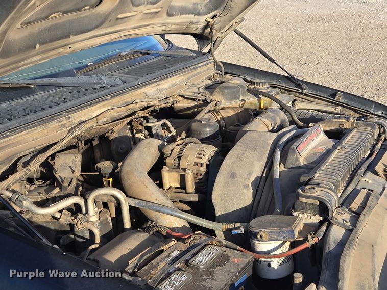 image for item ES2662 2004 Ford F350  Super Duty Crew Cab flatbed truck