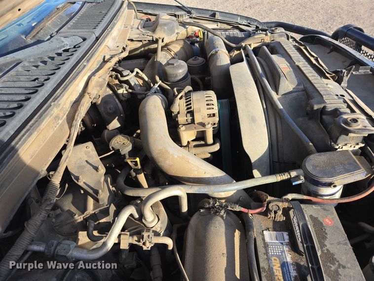 image for item ES2662 2004 Ford F350  Super Duty Crew Cab flatbed truck