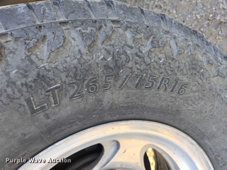 image for item ES2662 2004 Ford F350  Super Duty Crew Cab flatbed truck