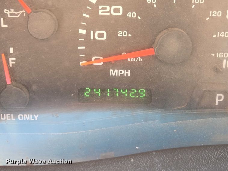 image for item ES2662 2004 Ford F350  Super Duty Crew Cab flatbed truck